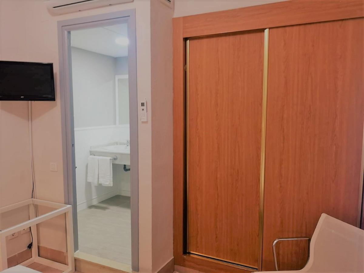 Hotel Oromana Alcalá de Guadaira Esterno foto