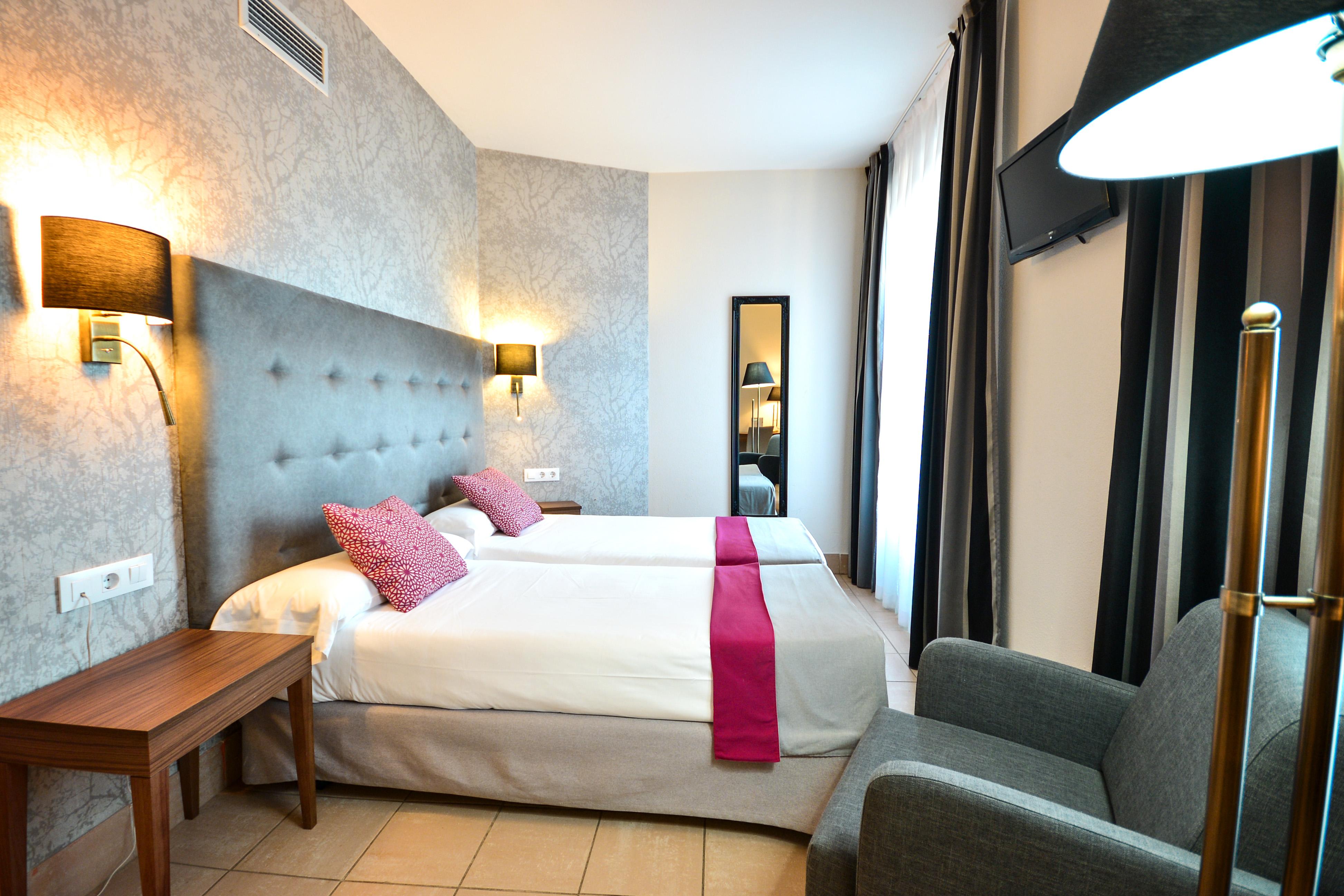 Hotel Oromana Alcalá de Guadaira Esterno foto